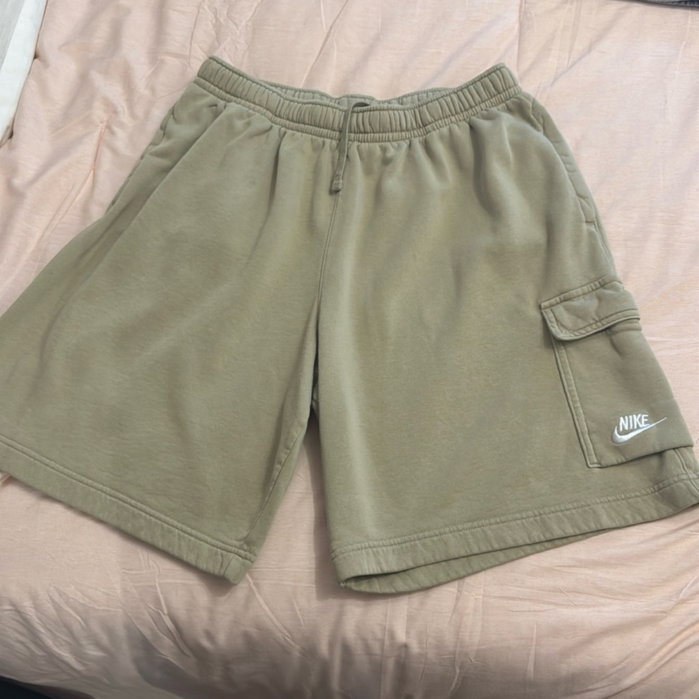 Men’s Nike sportswear club shorts with cargo pocket